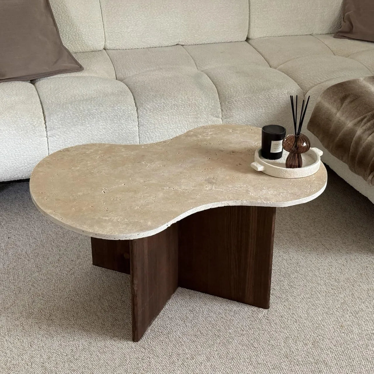 Table basse en travertin et bois en forme de nuage