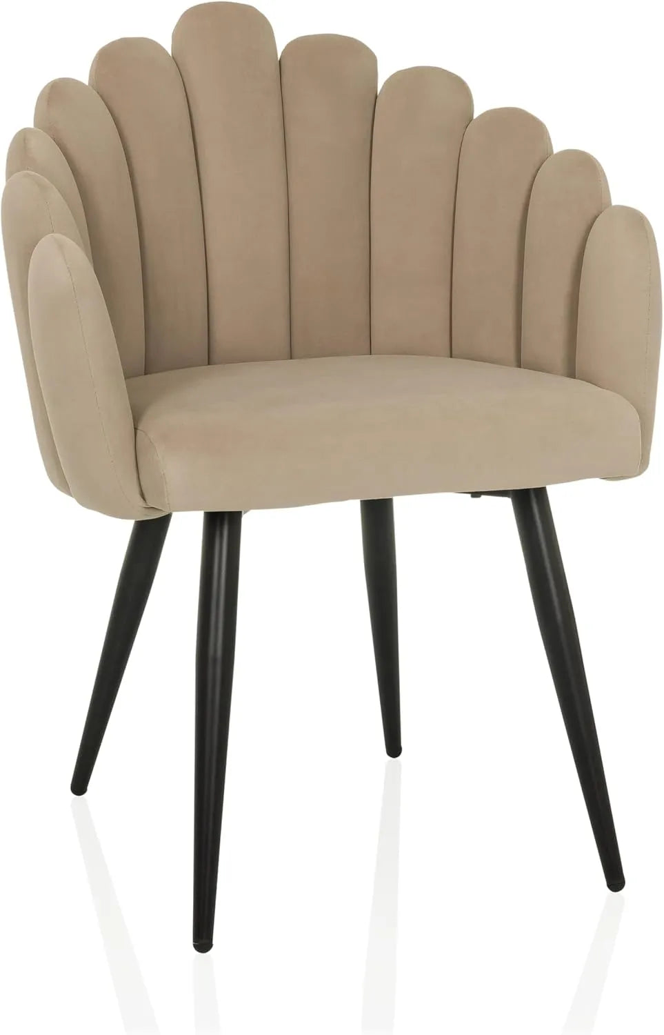 Chaise de salle à manger en velours beige avec dossier coquillage et pieds en métal