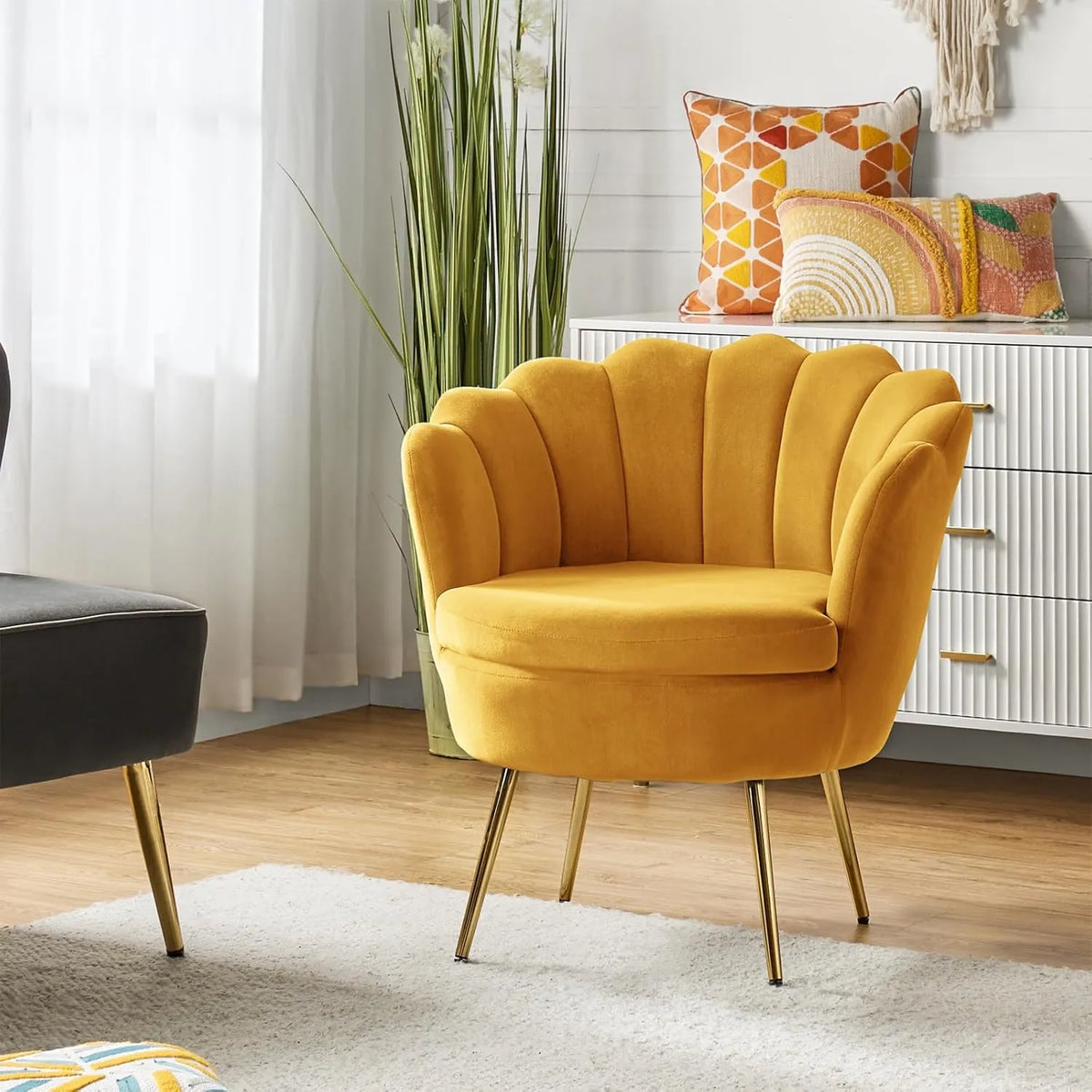 HULALA HOME Fauteuil en Velours Orange avec Coquillage Rembourré et Pieds Dorés, Idéal pour Salon, Chambre et Salle à Manger
